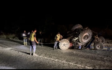 Bursa Antalya otobüsü traktöre çarptı: 3’ü ağır 6 yaralı