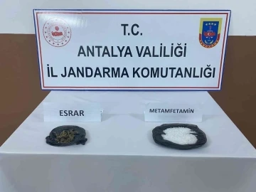 Yolcu otobüsünde koltuğun altına koyduğu uyuşturucu ile yakalandı
