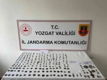 Yozgat’ta 212 sikke ve 21 tarihi obje ele geçirildi
