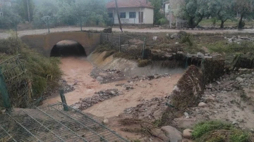 Yozgat’ta sağanak sele dönüştü
