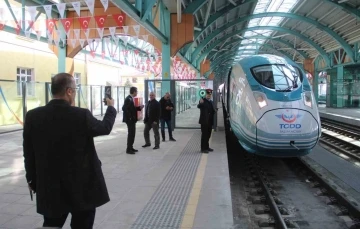 Yüksek Hızlı Tren ile Sivas’a insan akını yaşandı
