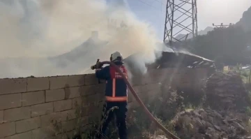 Yüksekova’da ahır yangını
