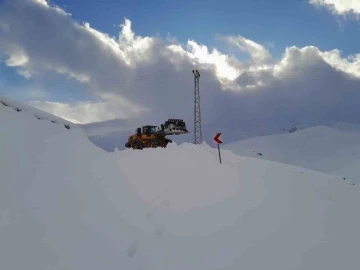 Yüksekova’da karla mücadele çalışması başladı
