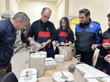 Yüksekova polisi 3 dalda 40 öğrenciye kurs verdi
