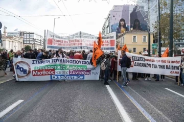 Yunanistan’da yüzlerce protestocu eğitime daha fazla bütçe ayrılmasını istedi