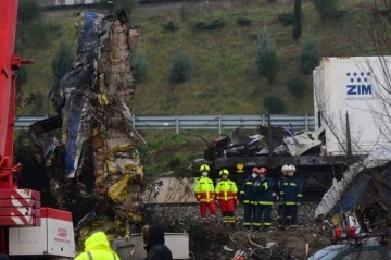 Yunanistan’daki tren faciasının ardından demiryolu çalışanları greve gitti