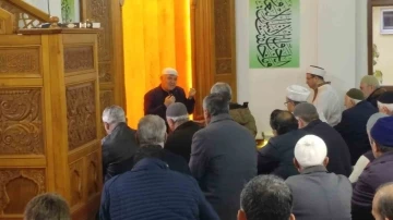 Yunus Emre Camii’nde sabah namazı için buluştular
