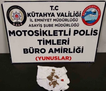 Yunus Timleri bir kişinin üzerinde uyuşturucu ele geçirdi
