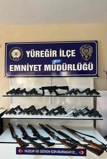 Yüreğir polisi 32 ruhsatsız silah ele geçirdi
