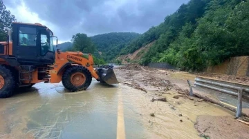 Zonguldak’ta heyelan anı kamerada
