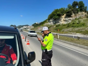 Zonguldak’ta radarlı trafik uygulamasında 17 sürücüye 41 bin lira ceza
