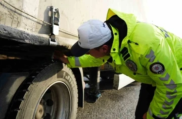 Zorunlu kış lastiği uygulaması başladı: Sürücüler tek tek denetlendi
